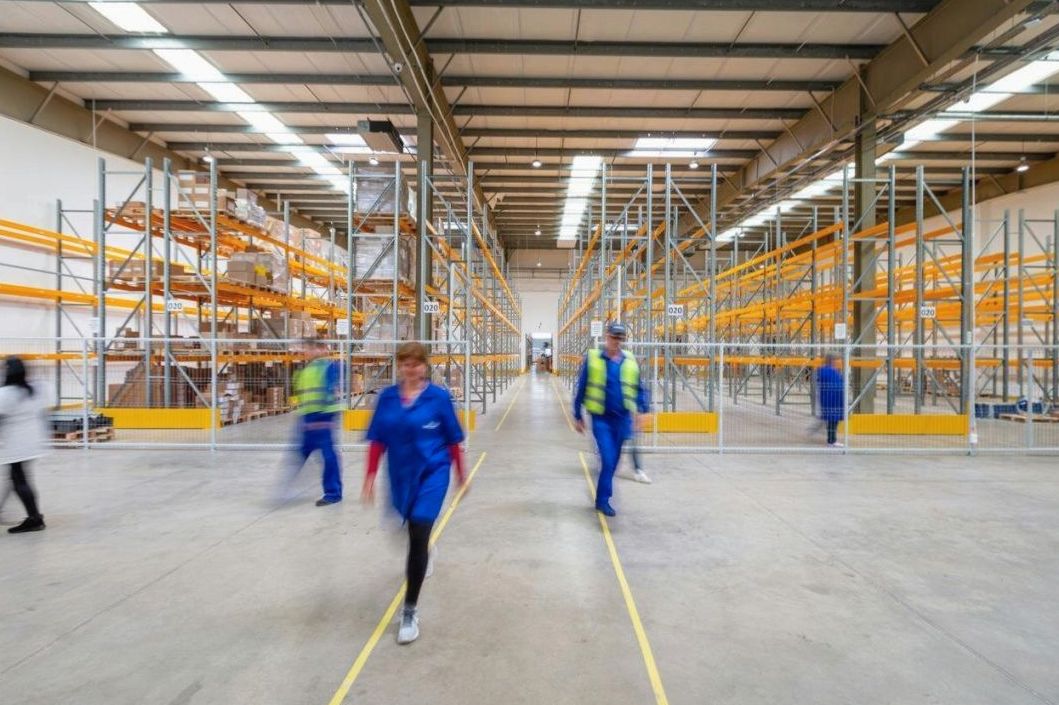 Case: container handling